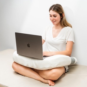Perna ergonomica multifunctionala InnovaGoods U-Forma, din spuma memorie, pentru somn si relaxare - Img 10