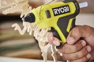 Pistol de lipit cu aer cald RYOBI RGLU4-0, 4 V, 11 mm diametru, compact - Img 3