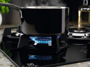 Plita pe gaz 4 arzatoare, 60 cm, sticla neagra, model EGG64272K - Img 2