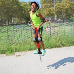 Pogo Stick pentru copii Relaxdays, 35 kg, rucsos, rosu - Img 3
