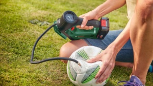 Pompa electrica Bosch UniversalPump 18V 103 Bar fara acumulator LED si manometru iluminat - Img 3