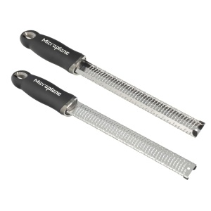 Razatoare de bucatarie Microplane Zester in negru pentru citrice, branza tare, ghimbir, ciocolata si nucsoara cu lama fina din otel inoxidabil - Fabricat in SUA - Img 2
