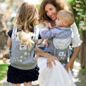 Rucsac pentru papusi Ergobaby Galaxy Gri, 100 bumbac, design cu stele - Img 4