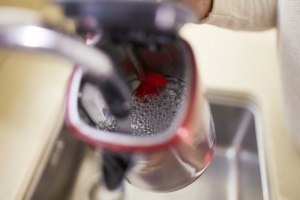 Russell Hobbs Kettle [1,7l, 2400W] Luna Inox Steel Red (functie de gatit sub presiune, filtru de var detasabil, indicator extern al nivelului apei, Autom. Ceainic 23210-70 - Img 2