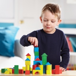 Set de blocuri de constructie din lemn Melissa Doug, 100 piese, 4 culori, 9 forme - Img 2