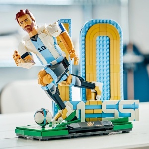 Set de Constructie LEGO Lionel Messi - 958 piese, 2 variante, cadou pentru copii si adulti - Img 2
