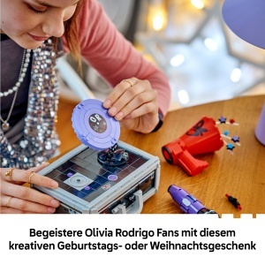 Set de Constructie LEGO Olivia Rodrigo Geheimer Koffer 43030, 1085 Piese, 27 cm - Img 7
