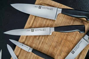 Set de cutite ZWILLING Vier Sterne cu bloc de autoascutire, 7 piese, maro - Img 4