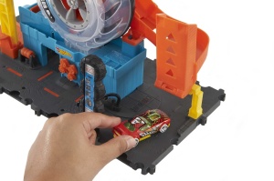 Set de Joaca Hot Wheels City Super Reifenshop, 1 Vehicul Inclus, 4-8 Ani - Img 3