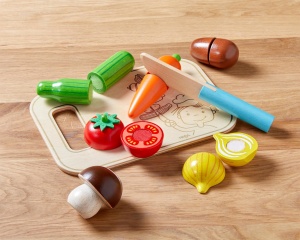 Set de Joc HABA cu Legume din Lemn 7 Piese, Inclusiv Cutit si Tabla de Taiat - Img 2