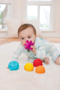 Set de mingi texturate Infantino pentru dezvoltare senzoriala multicolore 6 bucati - Img 3