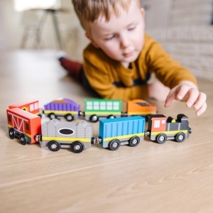 Set de tren din lemn Melissa Doug 8 piese, cu cuplaje magnetice, 8 cm - Img 2