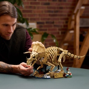 Set LEGO Jurassic World Triceratops 77985, 1154 piese, model detaliat pentru adulti - Img 7