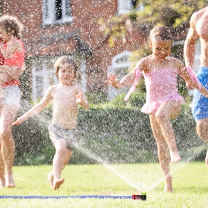 Sprinkler gradina Relaxdays, 30 m, cu prindere in pamant, verde-negru - Img 5