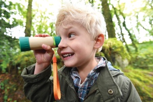 Telescop Hape Nature Fun din bambus, 8x marire, cu rucsac, pentru copii de peste 5 ani - Img 3