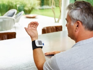Tensiometru digital de incheietura Omron RS2, monitorizare puls si tensiune, usor de utilizat - Img 4