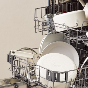 Tigaie din aluminiu KitchenAid 28 cm, cu capac din sticla, antiaderenta, crema - Img 3