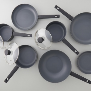 Tigaie Russell Hobbs 28cm, Seria Pan Induction Shield, Tigaie 28cm cu acoperire antiaderenta, Tigaie acoperita pentru clatite si omlete, Tacamuri metalice sigure - Img 9