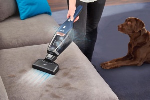 Aspirator cu perie electrica AEG AZE134, negru, pentru curatare adanca a mobilei si saltelelor - Img 2