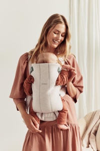 BabyBjorn Marsupiu Mini, 3D-Jersey, Bej Deschis - Img 3