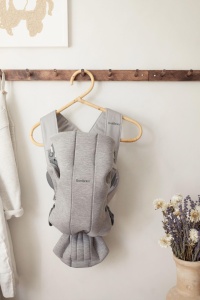 BabyBjorn Marsupiu Mini, 3D-Jersey, Gri Deschis - Img 7