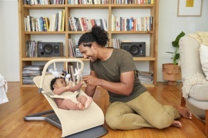 Balansoar Ergobaby Evolve cu Arc de Joaca, Culoare Ocean Wonders - Img 5