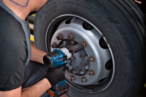 Bosch Professional 18V System BITURBO Cheie cu impact fara fir GDS 18V-1000 (inclusiv clema pentru scara, fara baterie/incarcator) - Img 5