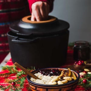 Caserola din fonta Fiskars Norden, 6 l, negrumaro, cu inel din lemn - Img 9