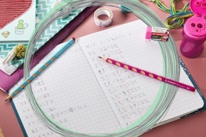 Creion ergonomic STABILO EASYgraph S pentru dreptaci, din lemn FSC, 5 culori - Img 4