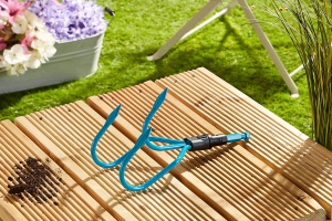 Cultivator Gardena combisystem: Accesoriu de gradina ideal pentru afanarea si aerarea solului, latime de lucru 10 cm, potrivit pentru toate manerele CS, pentru soluri usoare pana la medii-grele (3135-20) - Img 2