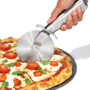 Cutter pentru pizza OXO din otel inoxidabil, roata de 10 cm, maner ergonomic - Img 3