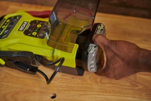 Dispozitiv de pornire RYOBI RJSC18-0, 18V, pentru motoare de pana la 6L, cu LED - Img 6