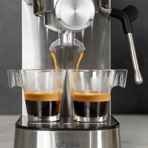 Espressor Ufesa Arona 1350W 20 Bar Touchscreen Functie Cold Brew Design Compact - Img 5