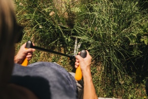 Foarfeca multifunctionala pentru gard viu si gazon Fiskars PowerLever GS53, lungime 91 cm, negruportocaliu - Img 4