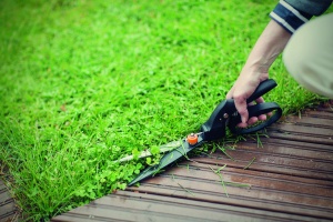 Foarfeca pentru margini gazon Fiskars SmartFit GS40 unghi reglabil 180deg 355 cm negruportocaliu - Img 3