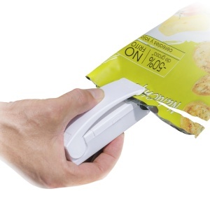 InnovaGoods Aparat Electric de Sigilat Pungi cu Magnet pentru Frigider Compact si Portabil AlbNegru