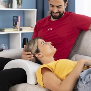 InnovaGoods - Perna viscoelastica pentru cupluri Design ergonomic pentru relaxare pentru doi Spuma cu memorie pentru ameliorarea presiunii Husa detasa - Img 6