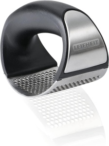 Leifheit Knobi King, presa de usturoi, balansoar de usturoi din otel inoxidabil, poate fi spalat in masina de spalat vase, presa de usturoi, design inovator, gadgeturi de bucatarie, manevrare si curatare usoara
