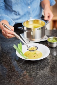 Lopatica pentru sosuri ROSLE din inox 1810 cu margine din silicon, 27 cm - Img 3