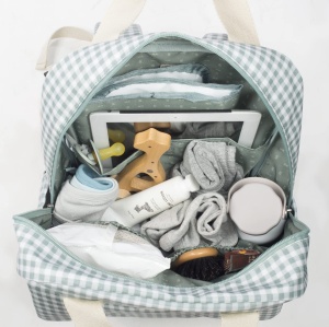 Mama care merge. Geanta scutece I Love Vichy pentru carucior, versatila, cu manere scurte si bretele de umar, verde, 37 x 28 x 12 cm - Img 5