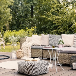 Masa de Gradina Relaxdays, cu Loc pentru Umbrela, 72 x 70 cm, Alb - Img 5
