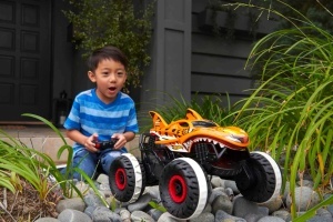 Masina de teren radio-controlata Hot Wheels Monster Trucks Tiger Shark, 115, 9.7 kmh - Img 2