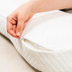 Perna ergonomica multifunctionala InnovaGoods U-Forma, din spuma memorie, pentru somn si relaxare - Img 7