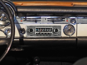 Radio auto 1-DIN Blaupunkt Frankfurt Stereo MB, Oldtimer Design, DAB, Bluetooth, 4x50W - Img 8