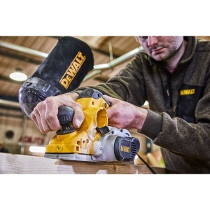 Rindea electrica Dewalt D26500 1050W 82mm cu adancime reglabila si spanauswurf ajustabil - Img 6
