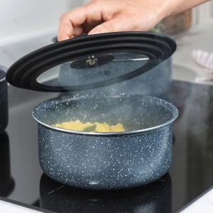 Russell Hobbs RH03281EU7 capac universal din sticla securizata pentru ghivece de 16 cm, 18 cm, 20 cm. Margine din silicon pentru oale si tigai, Capac de schimb cu iesire de abur, Clear - Img 3