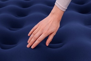 Saltea gonflabila Bestway 203 x 152 x 22 cm cu pompa manuala si perne incluse - Img 7