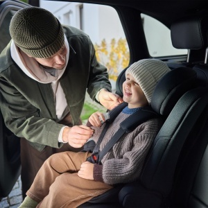 Scaun auto copii Kinderkraft SAFETY FIX 3 PRO 9-36 kg Isofix reglare tetiera si spatar Roz - Img 2