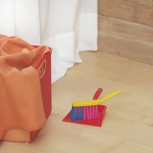 Set de curatenie pentru copii Theo Klein, 2 piese, din plastic colorat, 3 ani - Img 2