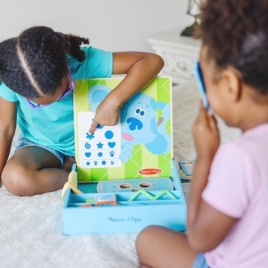 Set de joaca din lemn Melissa Doug Blues Clues pentru copii 3 ani, accesorii oftalmologice - Img 7